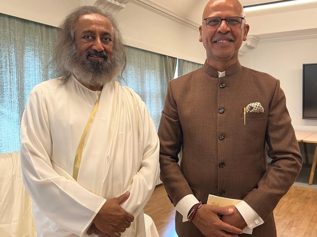 Ambassador Mridul Kumar interacted with spiritual leader Gurudev Sri Sri Ravi Shankar at Basel on 24 July 2025
