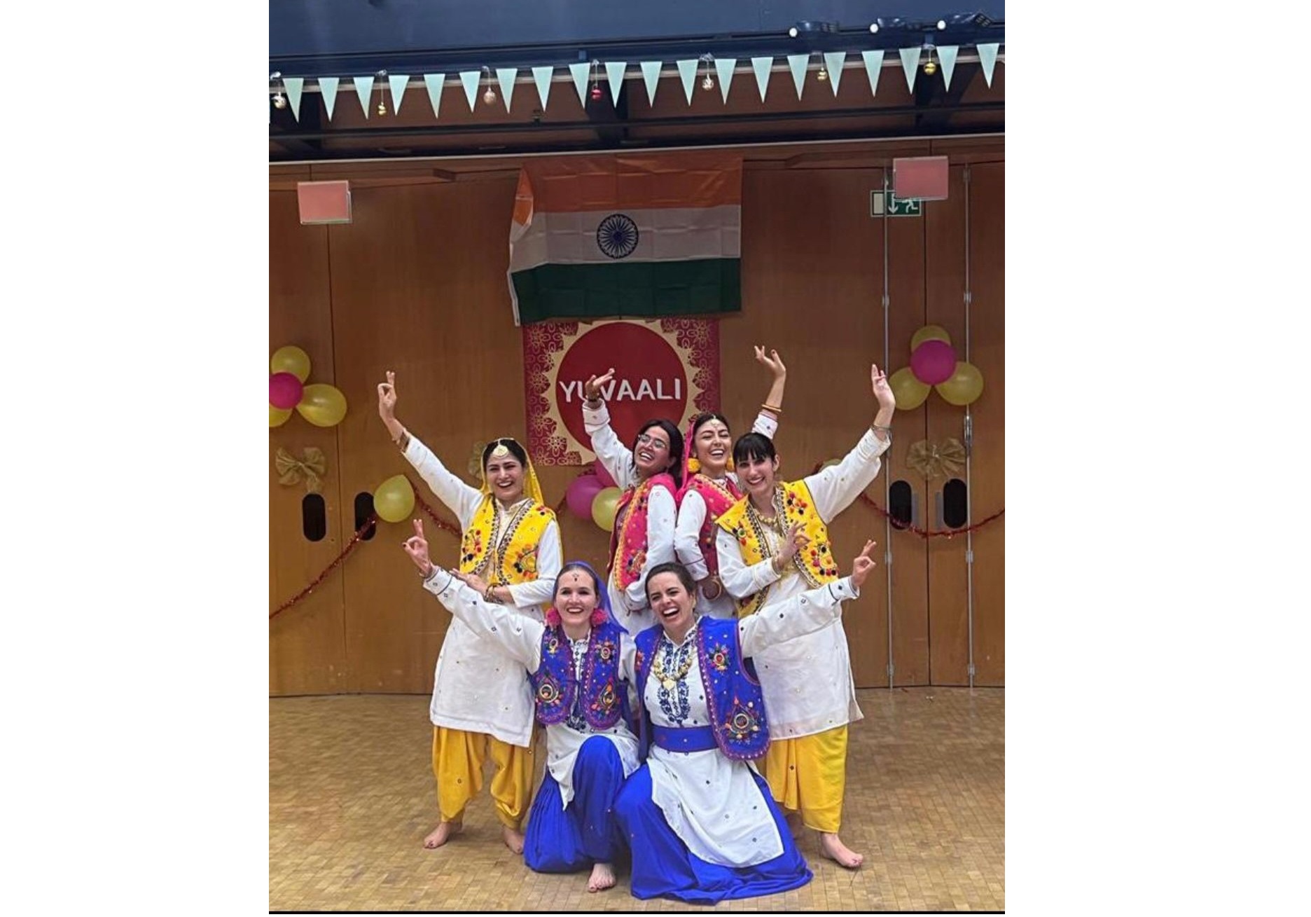 Ambassador Mridul Kumar participated in the Diwali celebrations organized by Yuva-Indian Students Association EPFL-UNIL at Lausanne on 10 November 2023