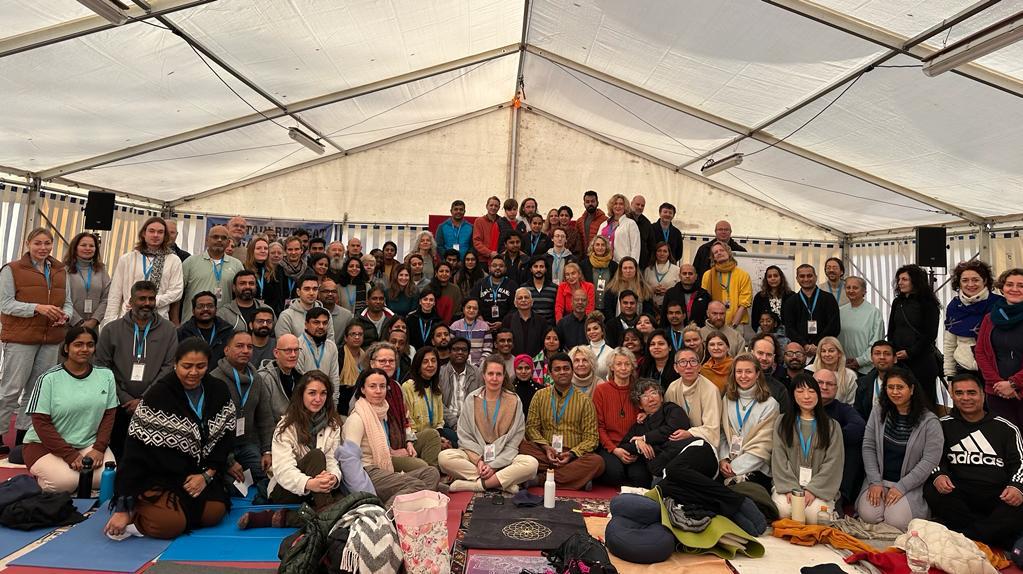 Ambassador Mridul Kumar attended the “Mountain Retreat Yoga Sangha” holistic wellbeing  Diksha Programme in Berne on 15 November 2023