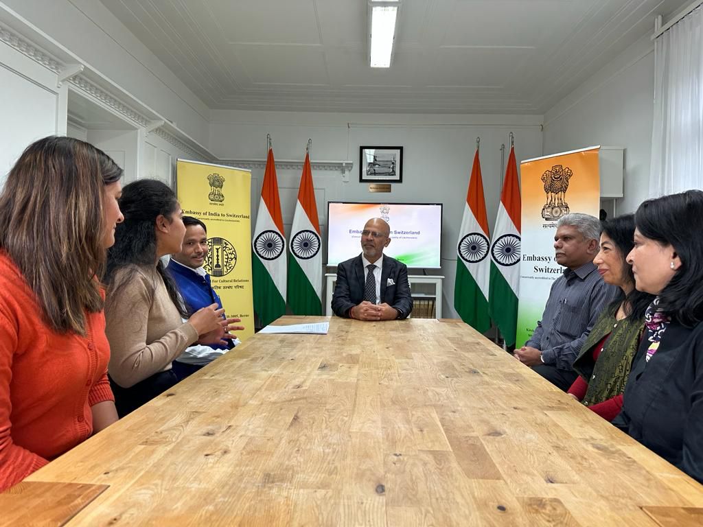 Ambassador presented certificates to participants of ‘Yoga Teacher Training Certificate Course’ (Beginner Level) at Chancery on 21 November 2023