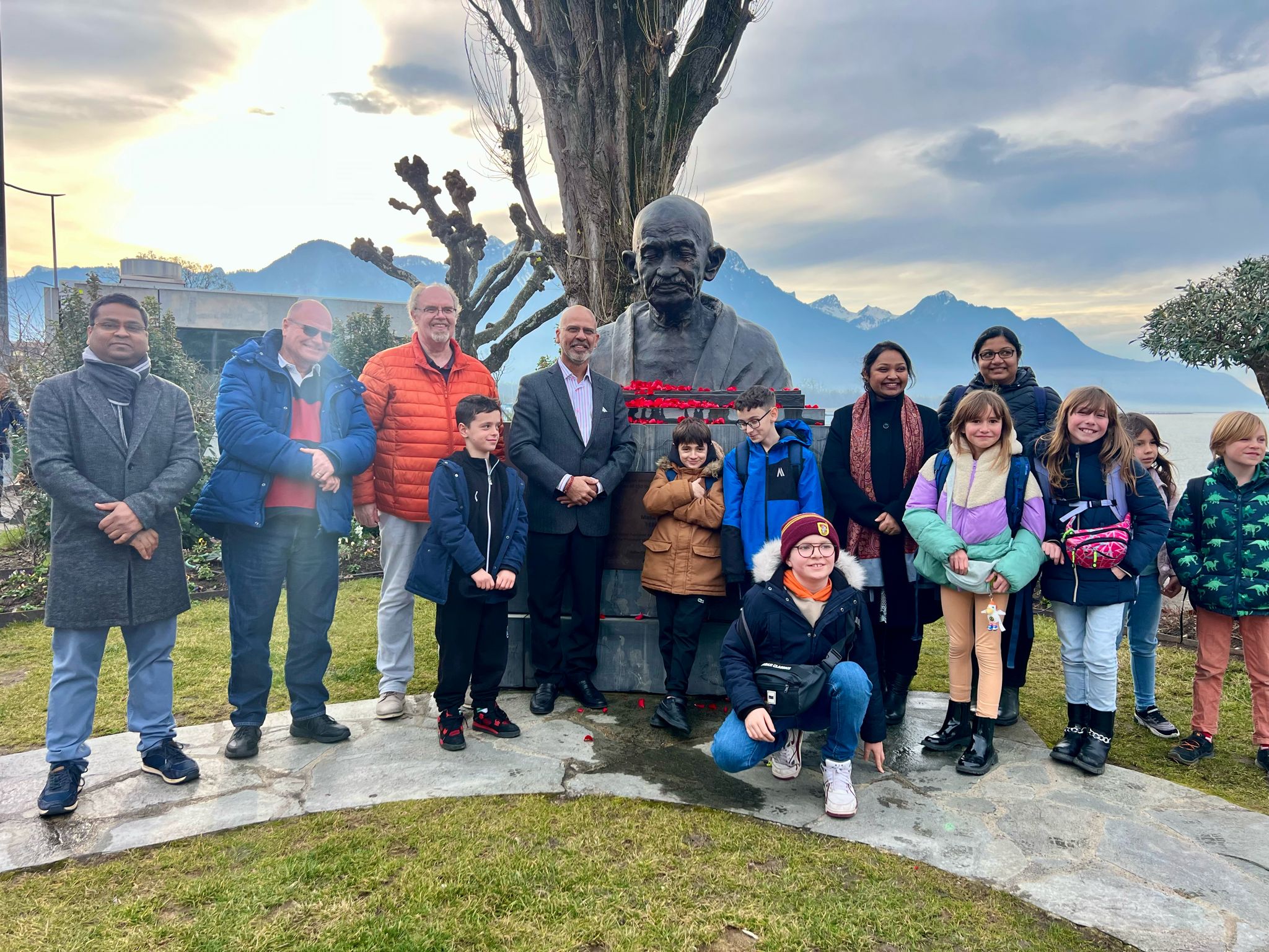 Floral tributes by Ambassador Mridul Kumar at the bust of Mahatma Gandhi in Villeneuve on 30 January 2024