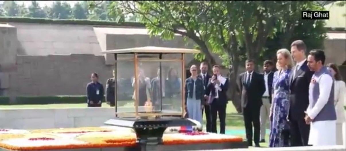 H.S.H. Hereditary Prince Alois of Liechtenstein paid tribute to Mahatma Gandhi at Rajghat in New Delhi