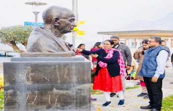 Hon'ble Health Minister of Kerala, Smt. K.K.Shailaja Teacher paying floral tributes at Gandhi Statue in Villeneuve, Switzerland on Nov 23