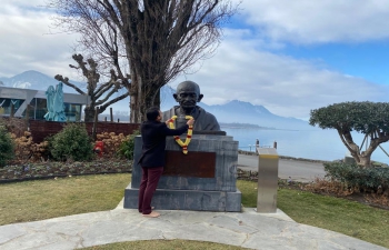 Garlanding the bust of Mahatma Gandhi at Villeneuve on 30 January, 2022