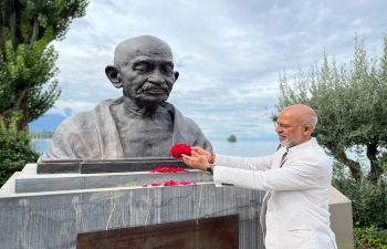 Floral tributes by Ambassador Mridul Kumar on Mahatma Gandhi’s statue at Villeneuve on 21 September 2023