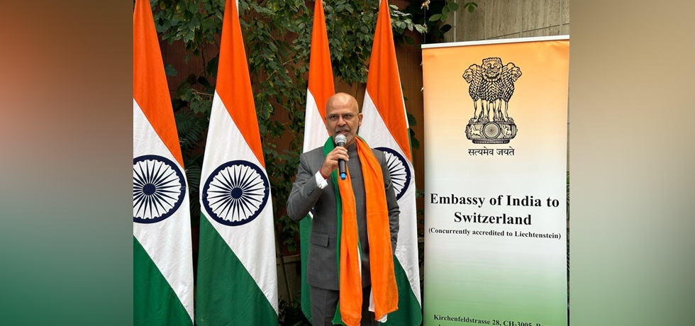 Ambassador Mridul Kumar reading out excerpts from Hon’ble Rashtrapati ji’s address to the nation on the occasion of 75th Republic Day