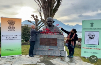 Floral tributes by Ambassador Mridul Kumar at the bust of Mahatma Gandhi in Villeneuve on 30 January 2024