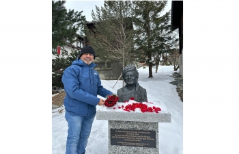 Floral Tributes by Ambassador Mridul Kumar at the bust of Swami Vivekananda in Saas-Fee on 25 February 2024