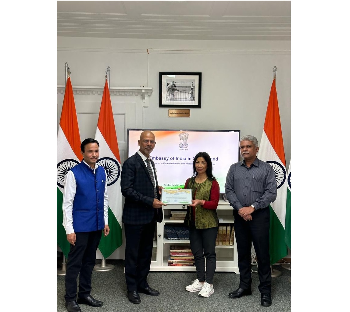 Ambassador presented certificates to participants of ‘Yoga Teacher Training Certificate Course’ (Beginner Level) at Chancery on 21 November 2023